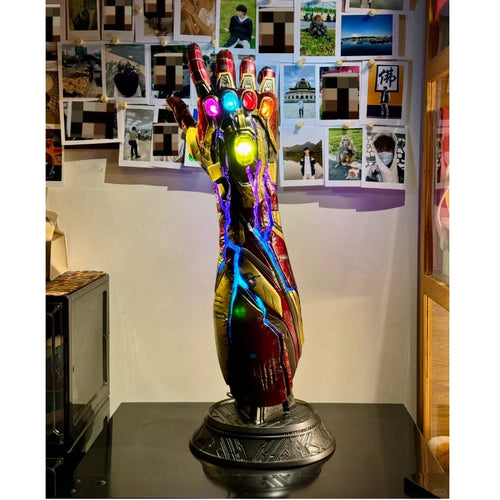 Statue Avengers Infinity Gauntlet - Réplique LED 1:1