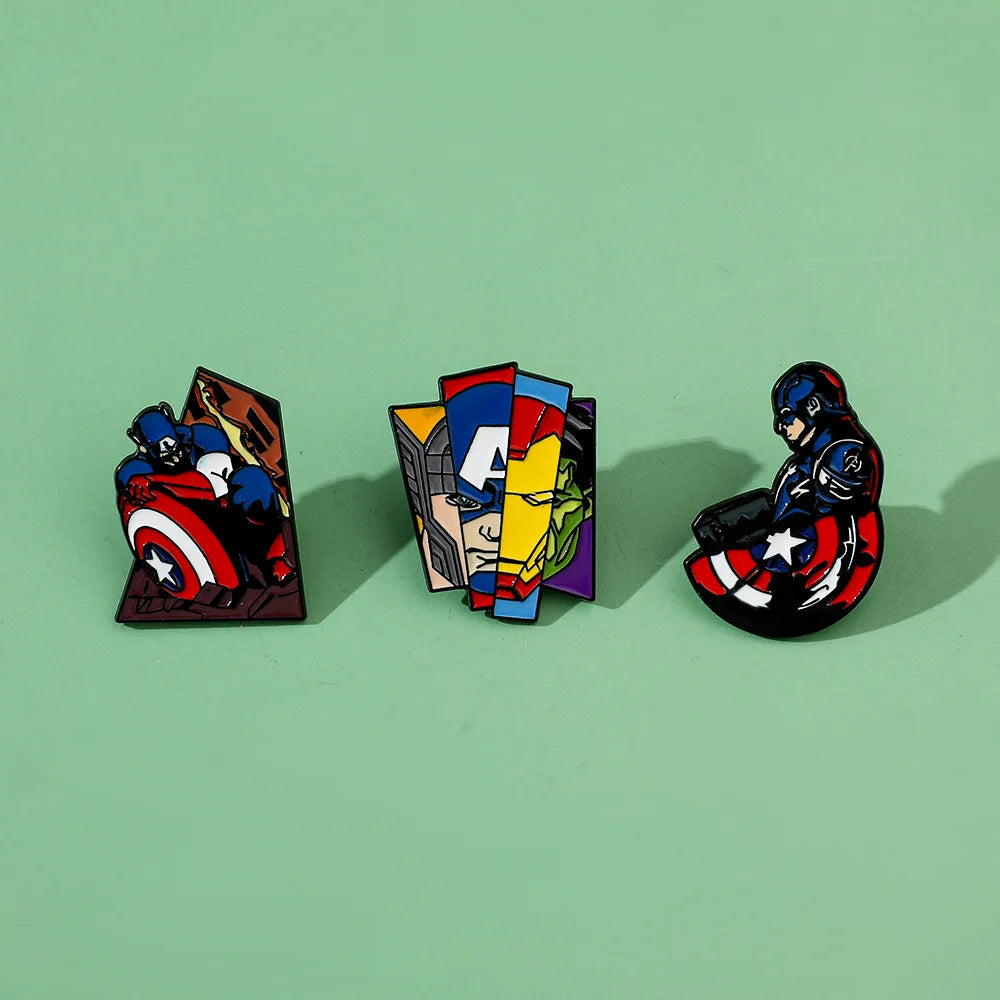 Badge Avengers Multi-Personnages - Pin's Visages Fragmentés