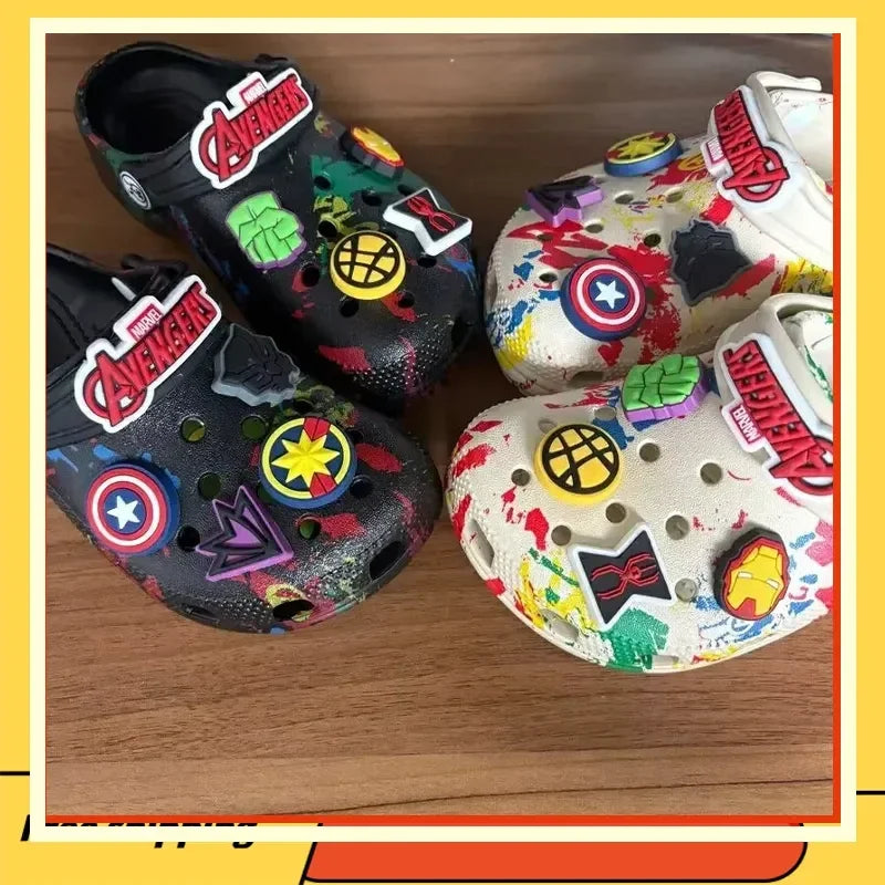 Sabots Avengers Multi-Héros - Fond Blanc Éclaboussures